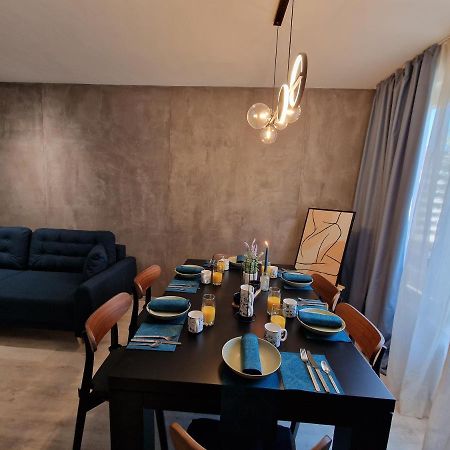Marsselis Luxe Port Apartment Varna Bagian luar foto