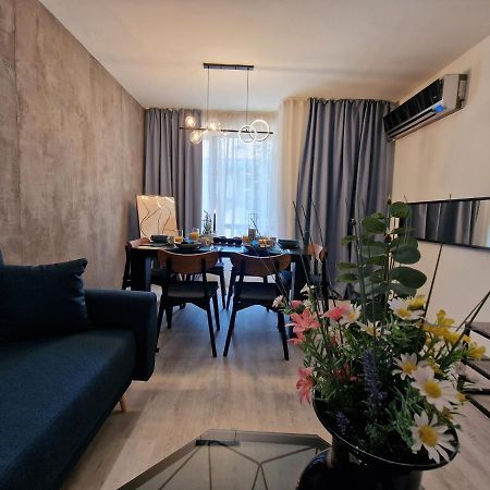 Marsselis Luxe Port Apartment Varna Bagian luar foto