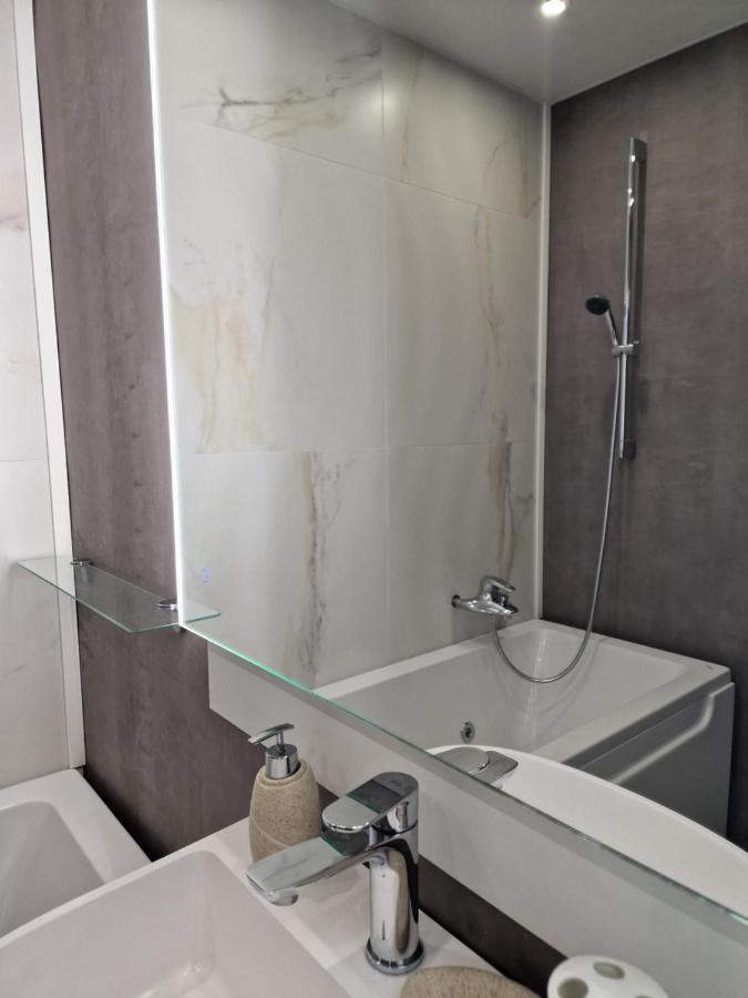 Marsselis Luxe Port Apartment Varna Bagian luar foto
