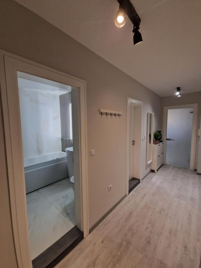 Marsselis Luxe Port Apartment Varna Bagian luar foto