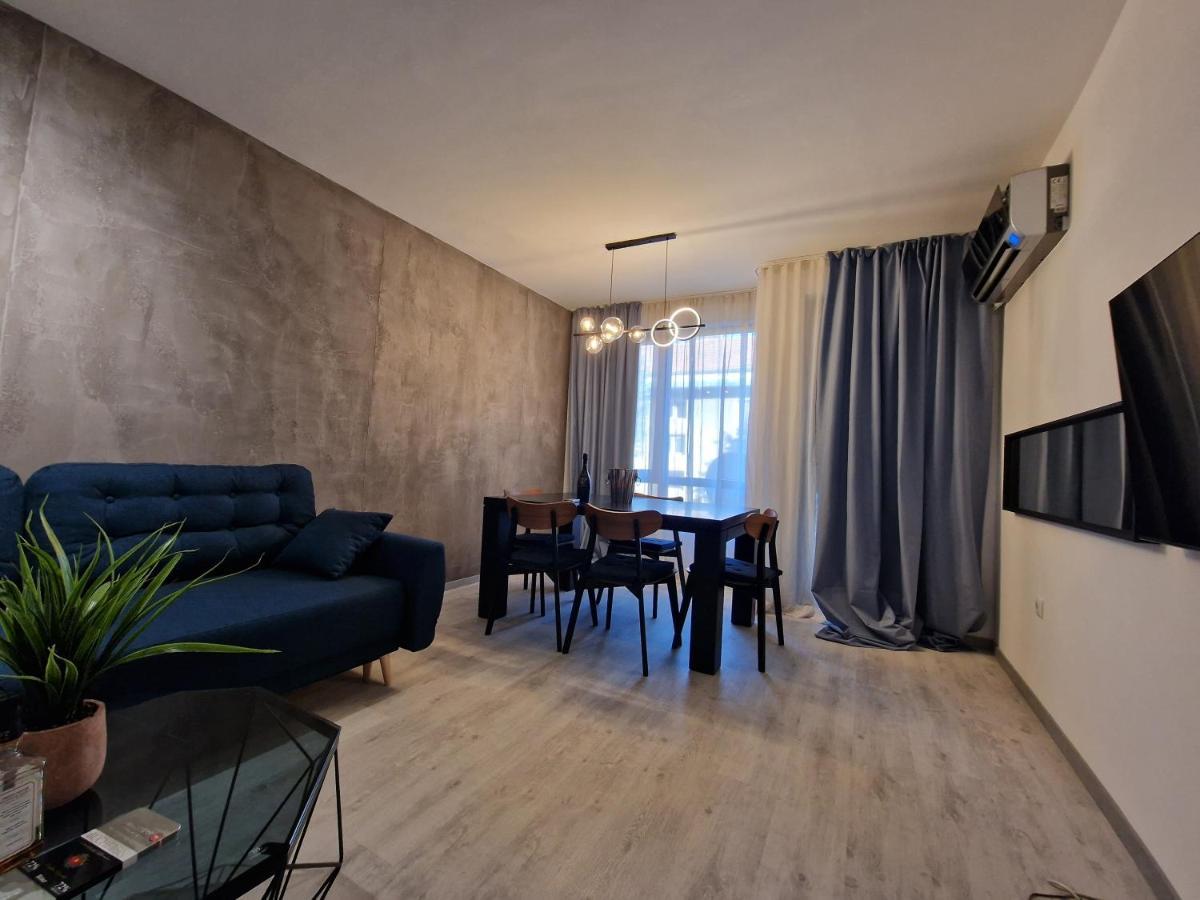 Marsselis Luxe Port Apartment Varna Bagian luar foto
