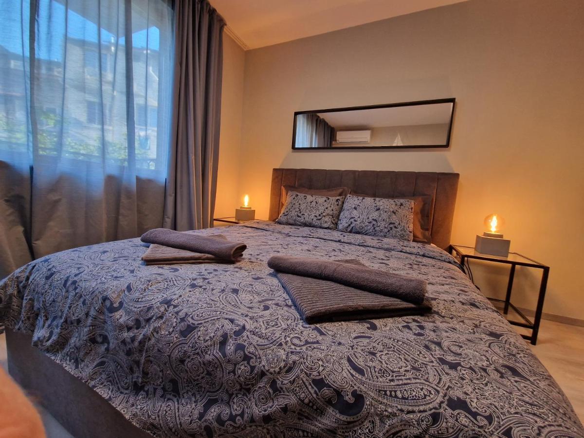 Marsselis Luxe Port Apartment Varna Bagian luar foto