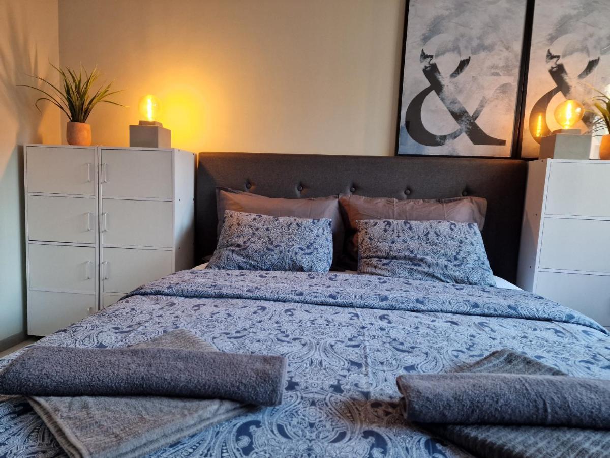 Marsselis Luxe Port Apartment Varna Bagian luar foto