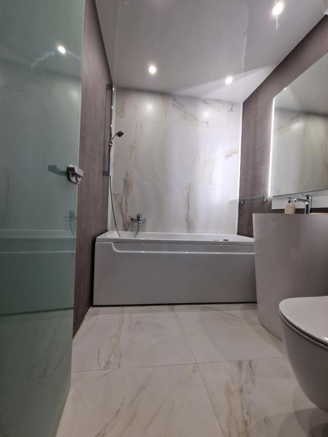 Marsselis Luxe Port Apartment Varna Bagian luar foto