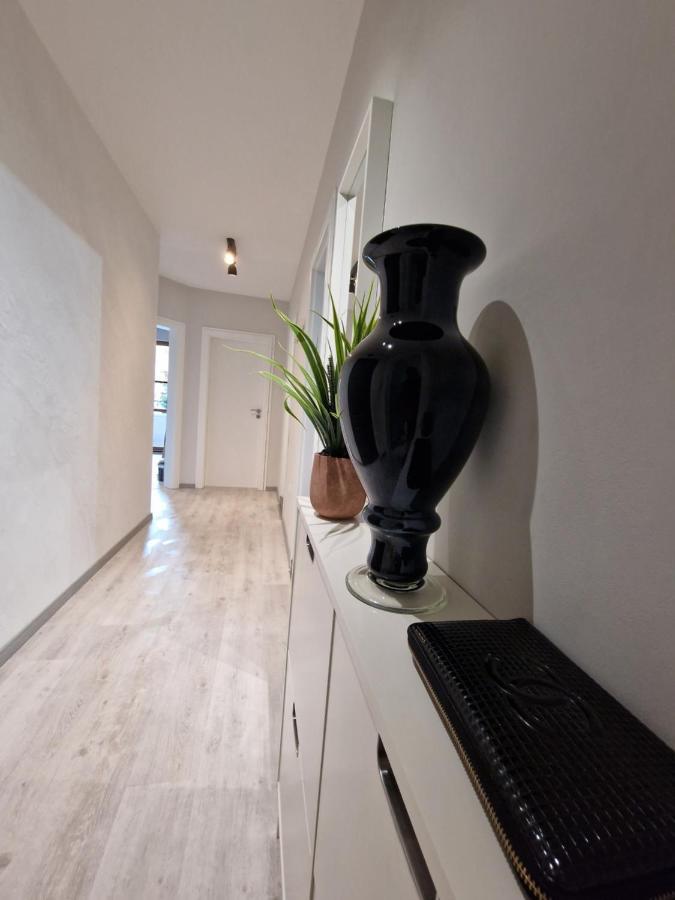 Marsselis Luxe Port Apartment Varna Bagian luar foto