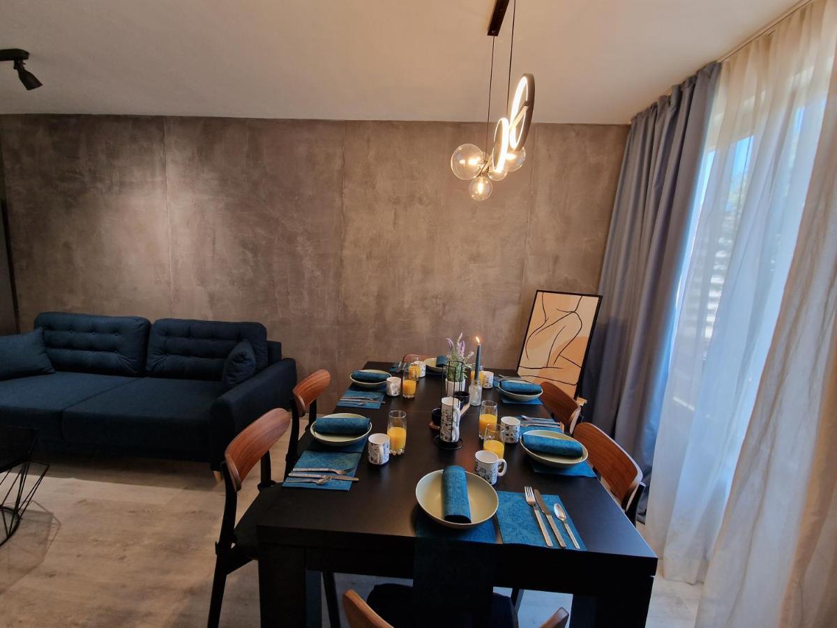 Marsselis Luxe Port Apartment Varna Bagian luar foto