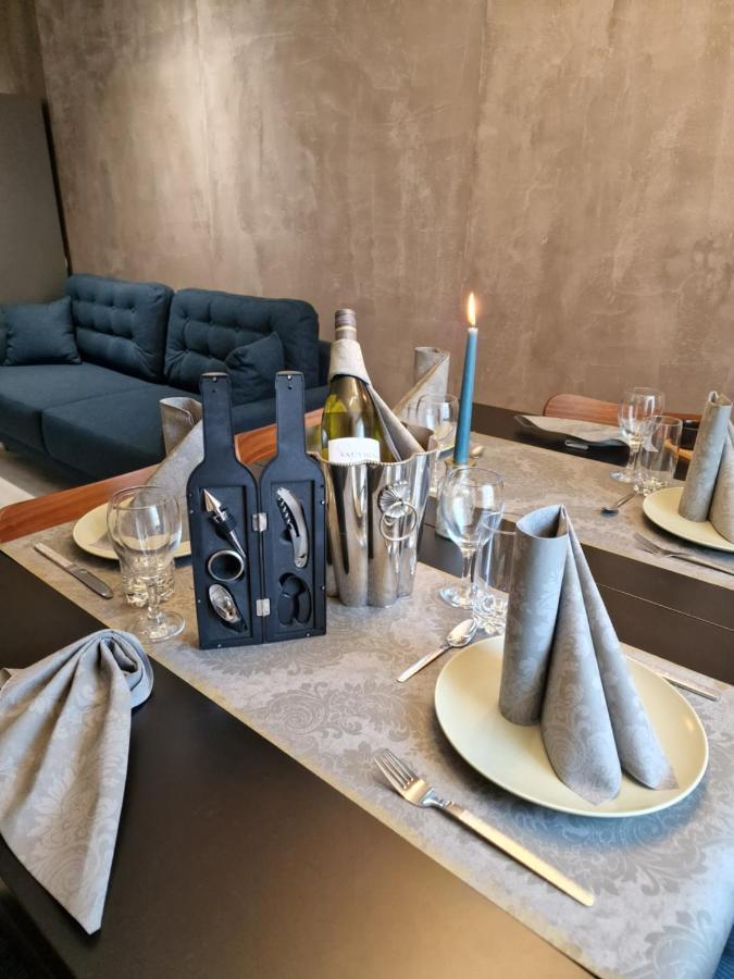 Marsselis Luxe Port Apartment Varna Bagian luar foto