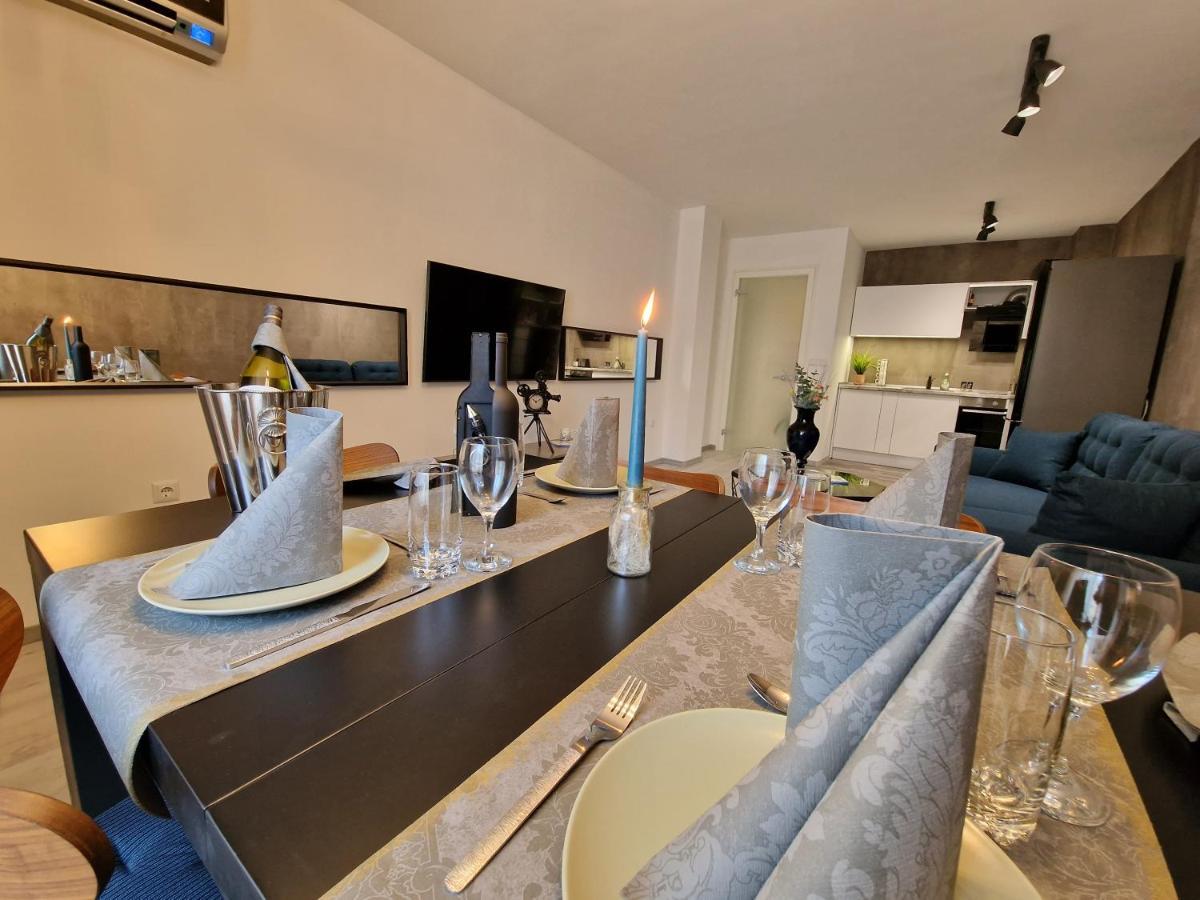 Marsselis Luxe Port Apartment Varna Bagian luar foto