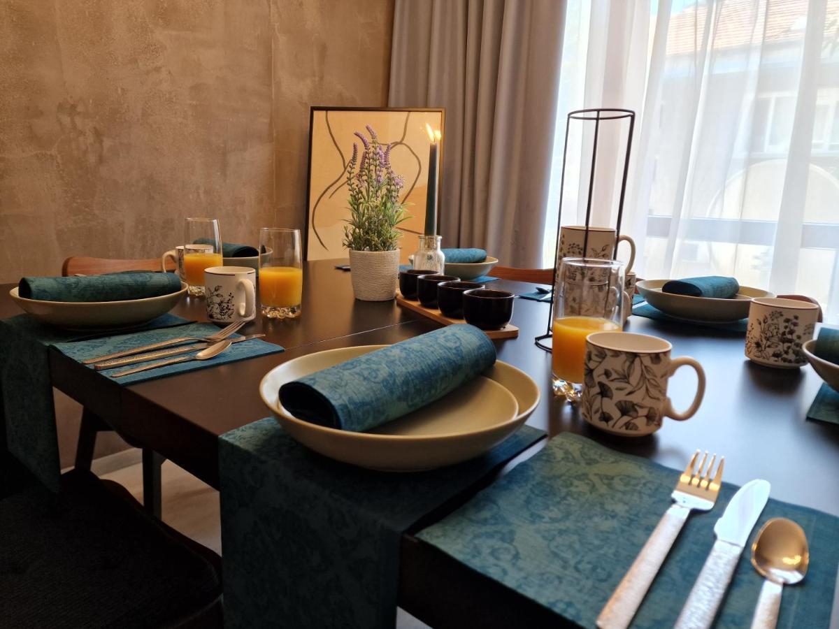 Marsselis Luxe Port Apartment Varna Bagian luar foto