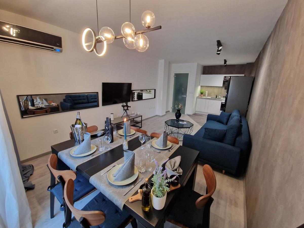 Marsselis Luxe Port Apartment Varna Bagian luar foto